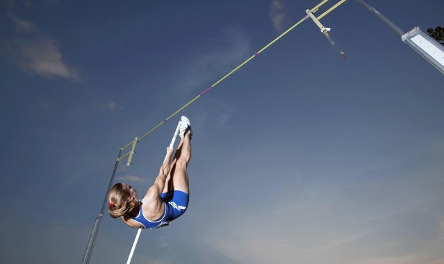 巅峰对决，格斗巨星鏖战五回合，争议判决定胜负