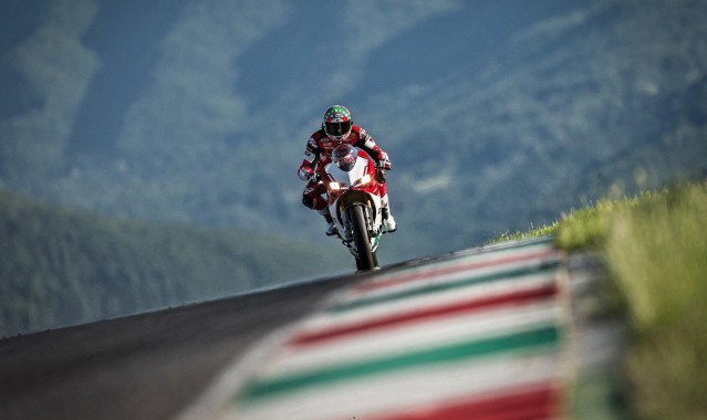 赫罗纳主帅赛后直言判罚无误，维尼修斯点球正确，罗德里戈倒地系自绊