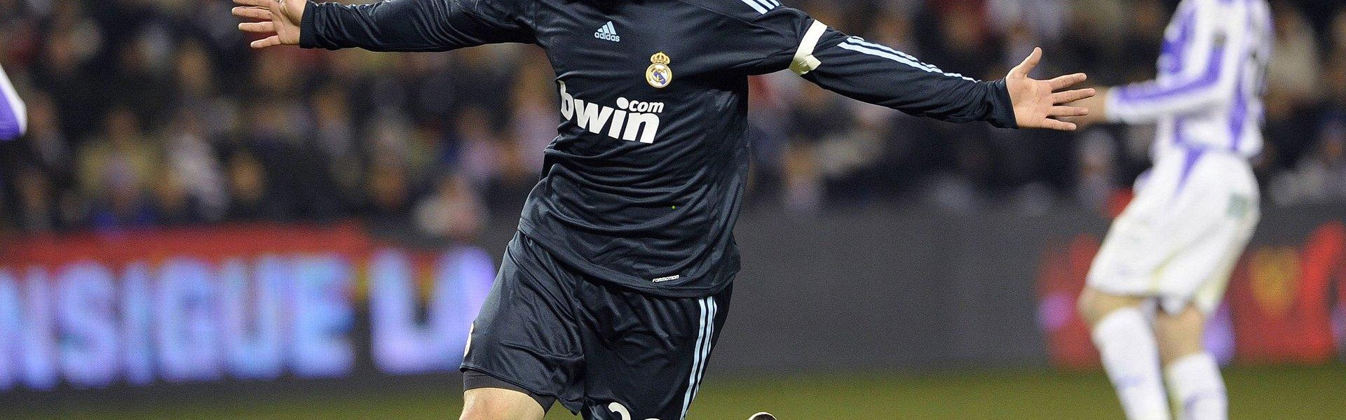 黑马逆袭！无名小将爆冷击败世界冠军，改写赛事历史