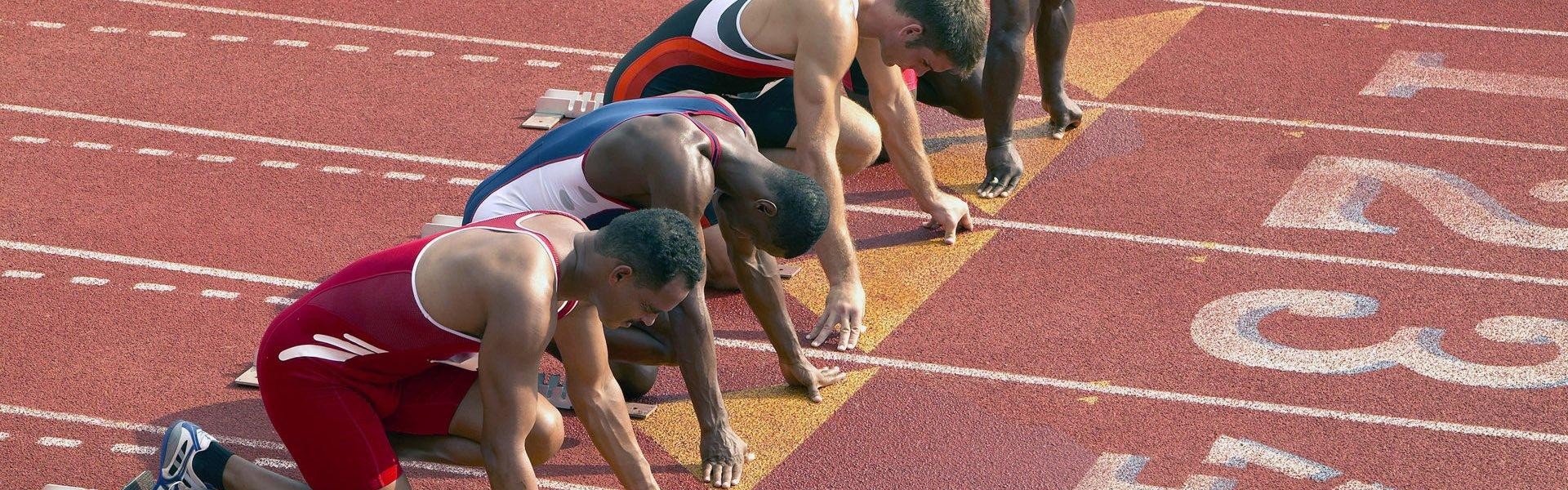 中国选手张伟龙在亚洲格斗锦标赛中勇夺金腰带，创造历史