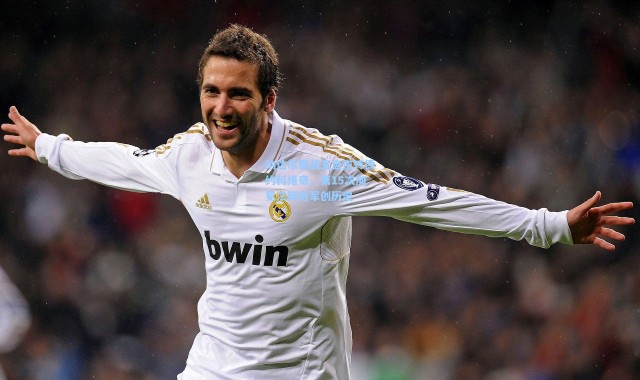 纳达尔鏖战五盘逆转德约科维奇，第15次加冕法网冠军创历史