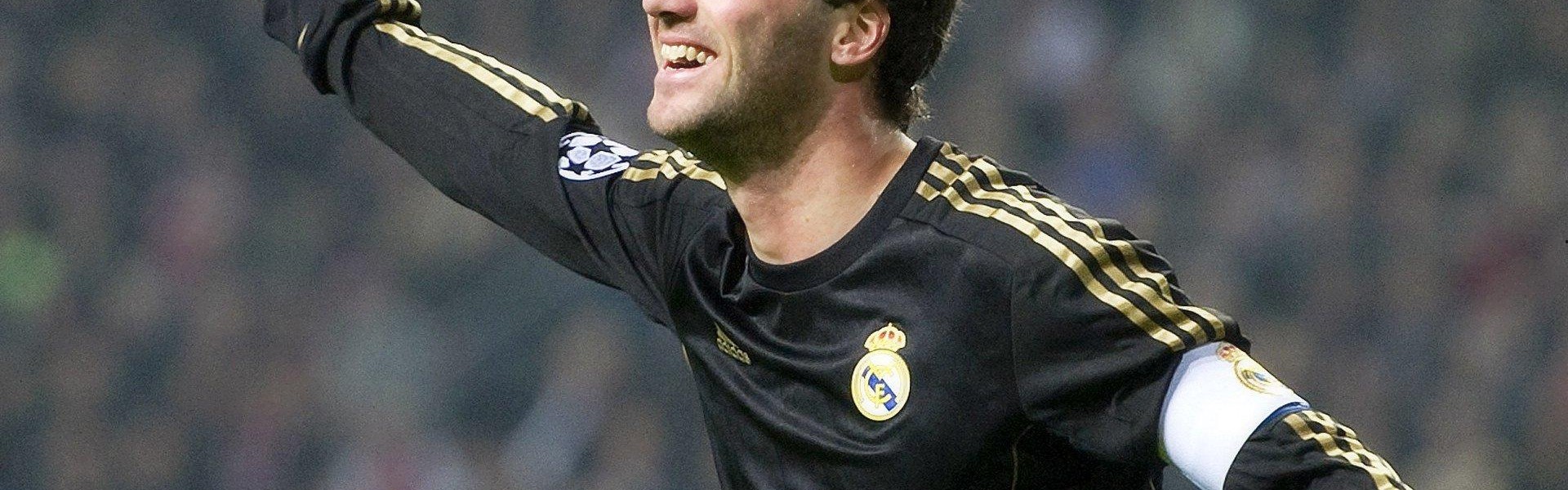 范德芬头球双响闪耀新白鹿巷，热刺力擒埃弗顿迎关键胜利