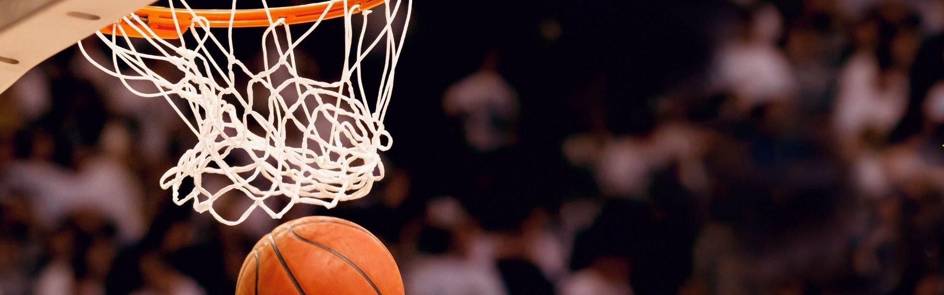 百米飞人巅峰对决 新星闪耀打破纪录