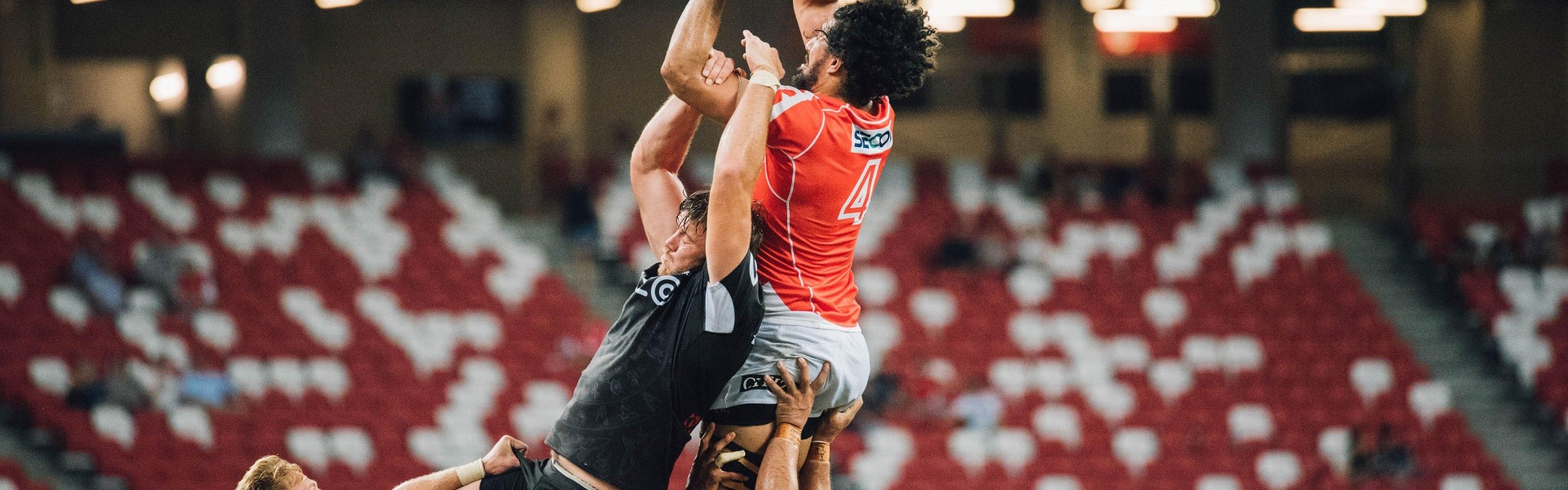 詹姆斯率队逆转取胜，湖人季后赛前景光明