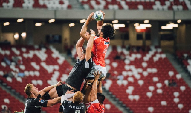 詹姆斯率队逆转取胜，湖人季后赛前景光明