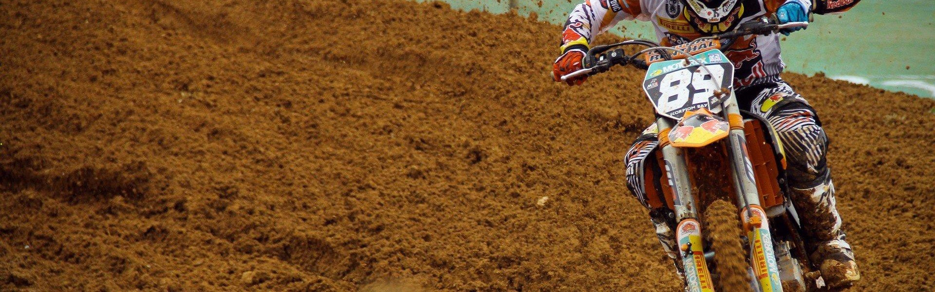 潘展乐勇夺游泳世锦赛金牌，刷新亚洲纪录震撼世界泳坛