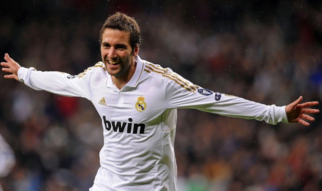 青岛主帅赛场怒斥裁判遭驱逐，赛后痛诉这是报复，绝不善罢甘休