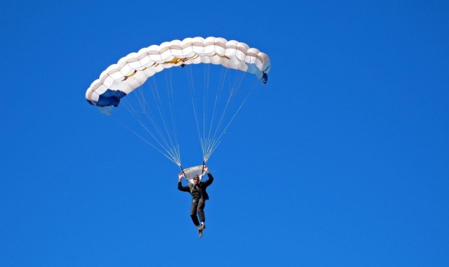 国乒包揽世界杯双冠 马龙孙颖莎分获男女单打金牌