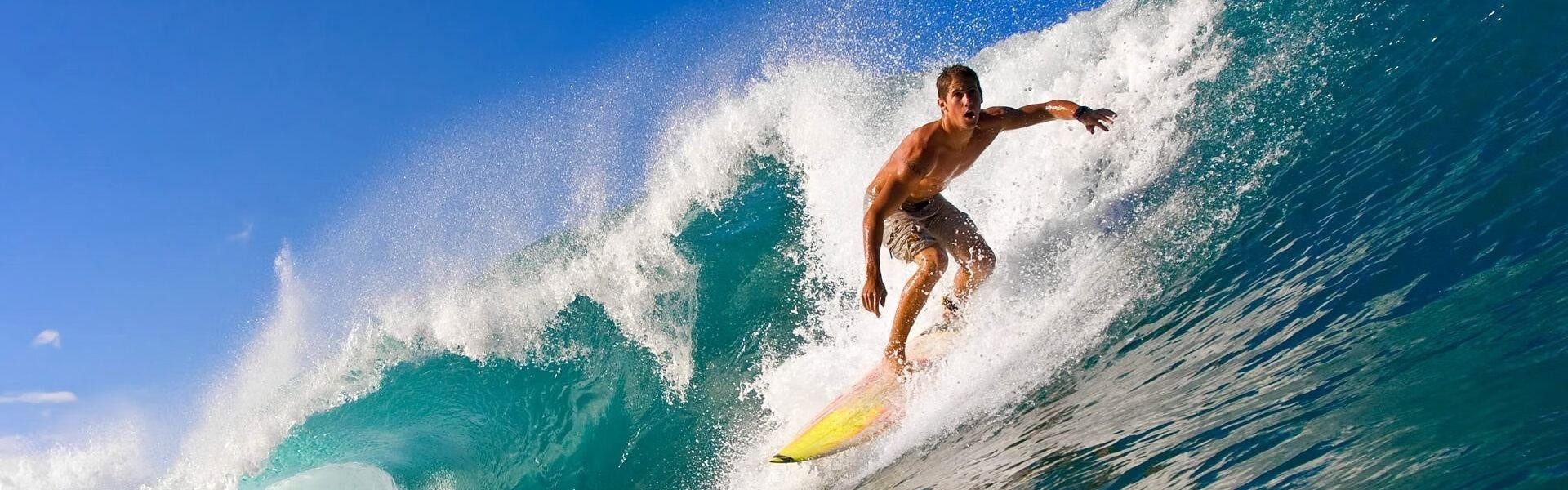 德甲焦点战，卡德一锤定音，十人奥格斯堡力克汉堡迎关键胜利