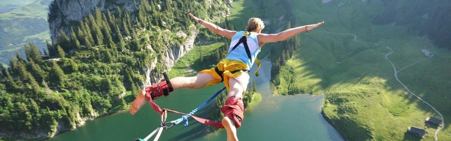 潘展乐勇夺世锦赛金牌 中国游泳新星闪耀国际赛场