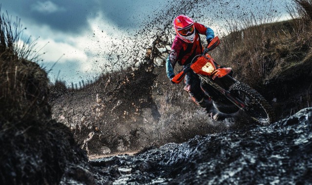 詹姆斯率队逆转取胜，湖人季后赛前景重现曙光