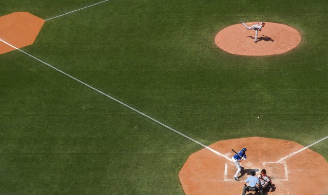 粤鲁大战现尴尬一幕，计时器罢工，比分竟只能靠口播