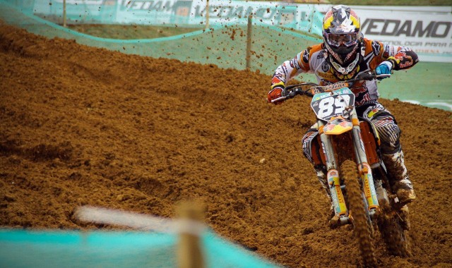 迪洛伦佐，德布劳内表达情绪属正常，球队氛围依然团结